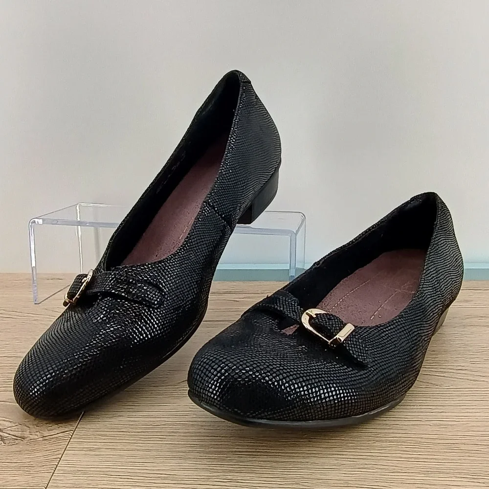 Clarks Women's 9 Black Leather Reptile Pumps Low Block Heel Work Casual Shoes